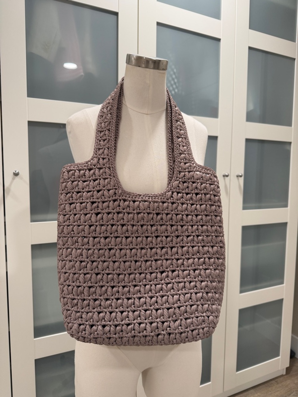 Handwoven Crochet Shoulder Tote in Mauve
